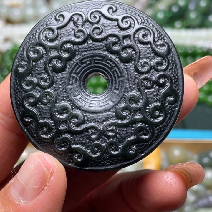 群***点和田玉未镶嵌珠宝半成品