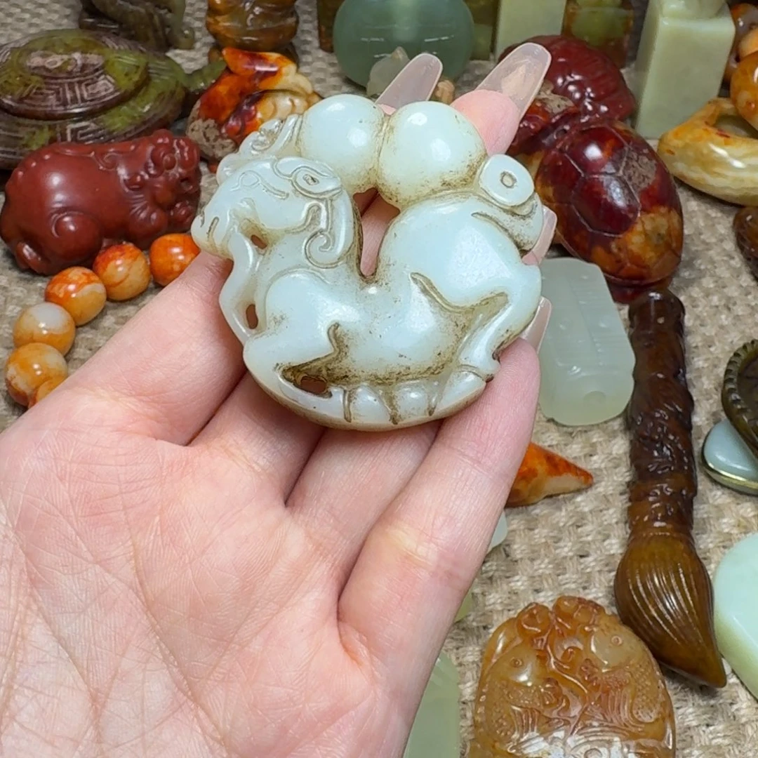 蛇纹石玉未镶嵌颈饰
