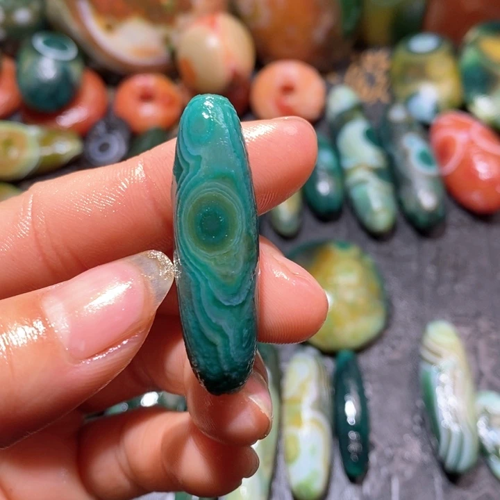 石英质玉颈饰未镶嵌王****！