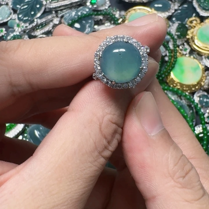 翡翠未镶嵌颈饰天然A货翡翠放漏