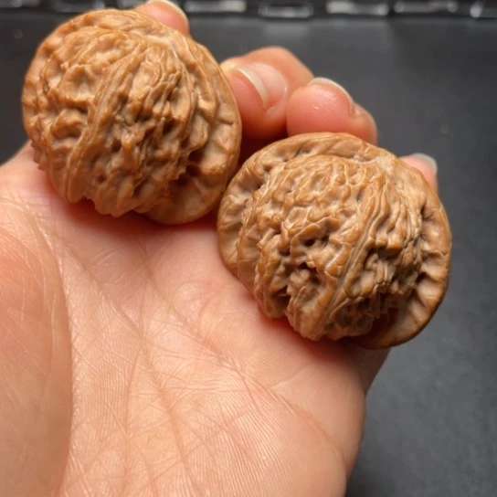 【闪购商品】把件文玩核桃自**生球白………