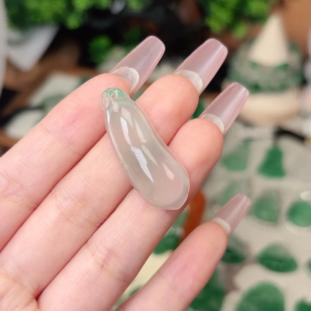 颈饰未镶嵌石英质玉（非洲翠）