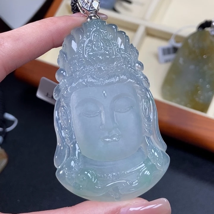 翡翠颈饰未镶嵌七*铁翡翠