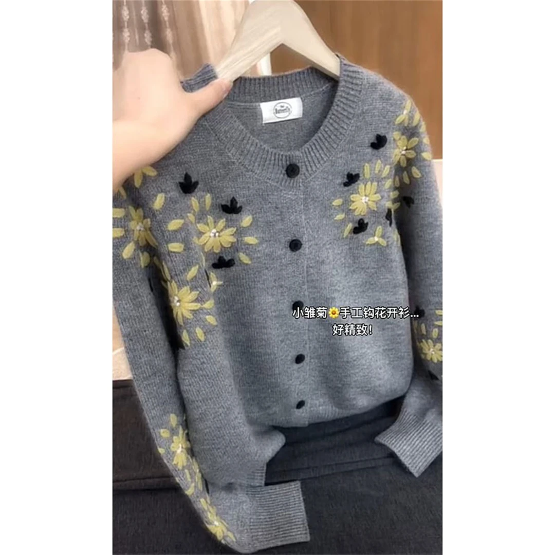 今年流行穿搭一整套女新款2025秋冬季小雏菊长袖针织开衫单件毛衣