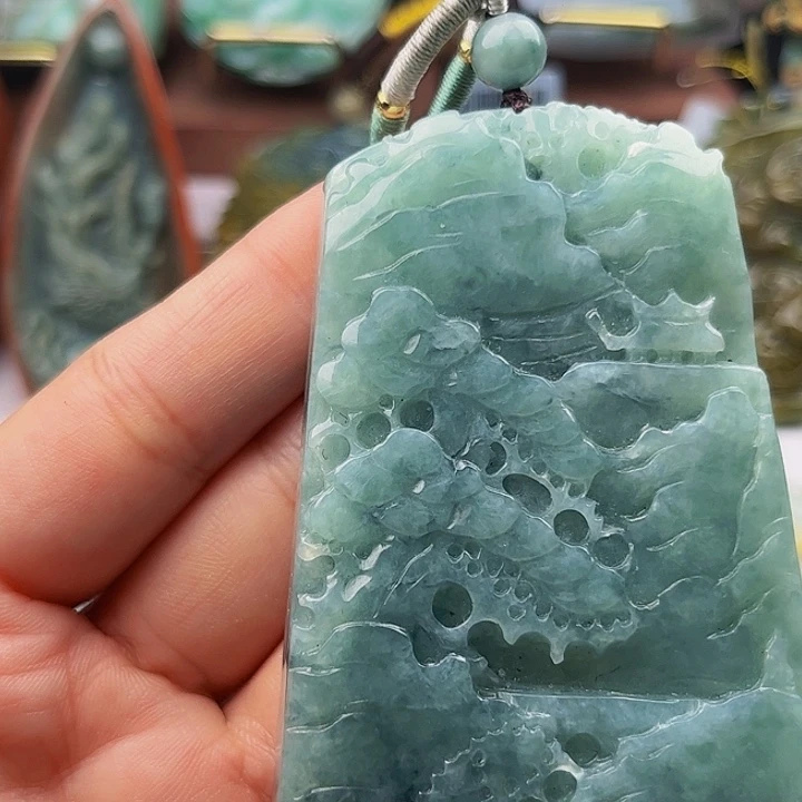 翡翠未镶嵌颈饰挂件