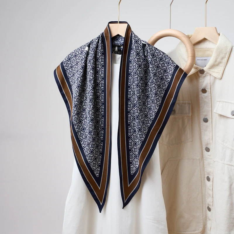 优质斜纹面料三角巾穿搭腰封出游披肩百搭洋气仿真丝薄款丝巾女士