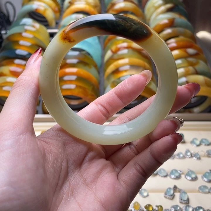 蛇纹石玉手镯未镶嵌58.6