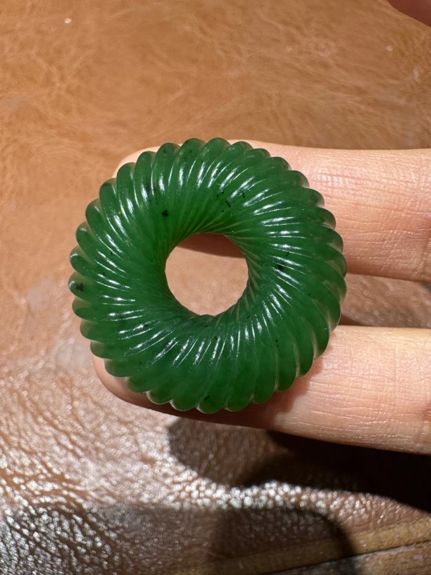 和田玉菠菜绿碧玉平安扣拉丝环绞丝环吊坠