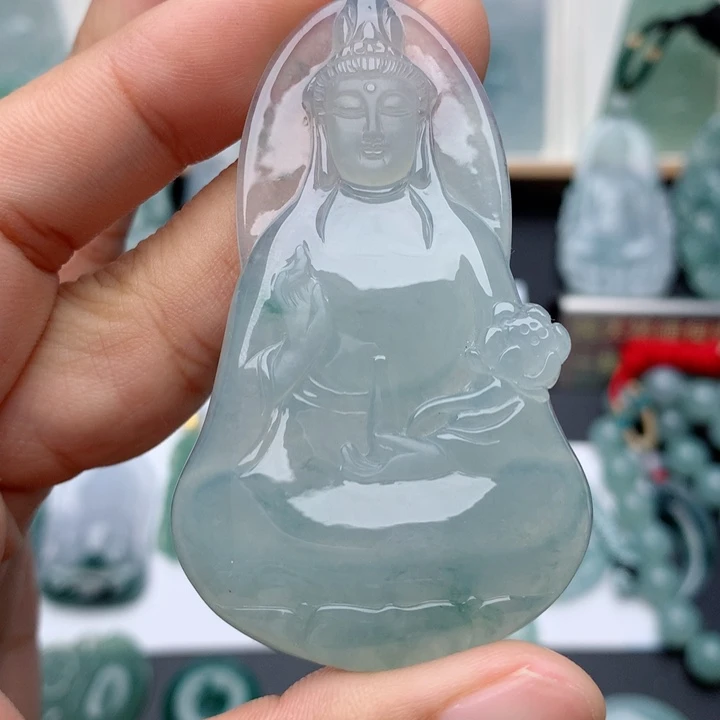 蓝***空翡翠未镶嵌颈饰素衣