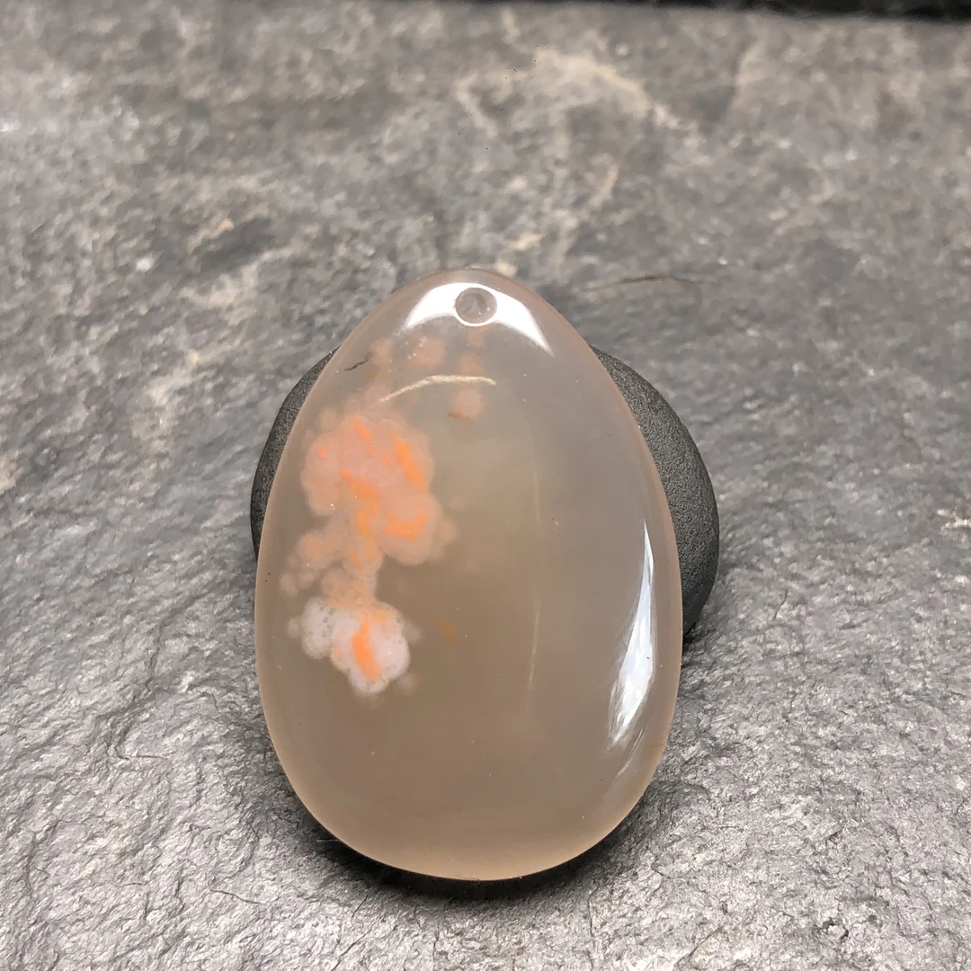 原矿川料南红玛瑙纯手工打磨尺寸33x23x7.4毫米，无裂