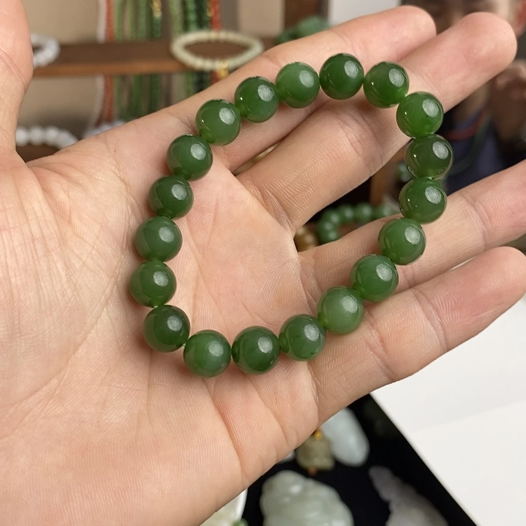 和田玉手串未镶嵌碧玉辣绿微矿点