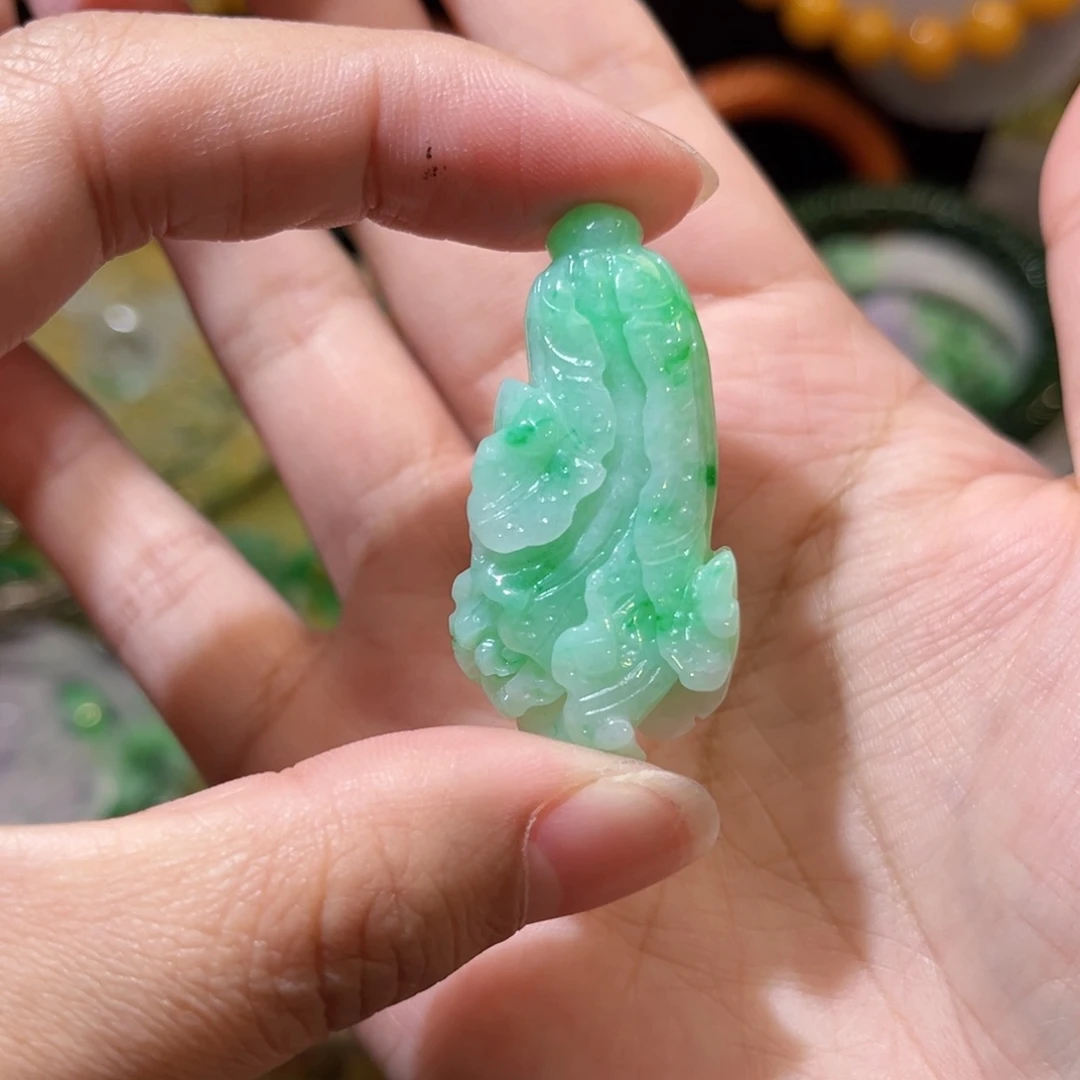 翡翠未镶嵌颈饰待编织