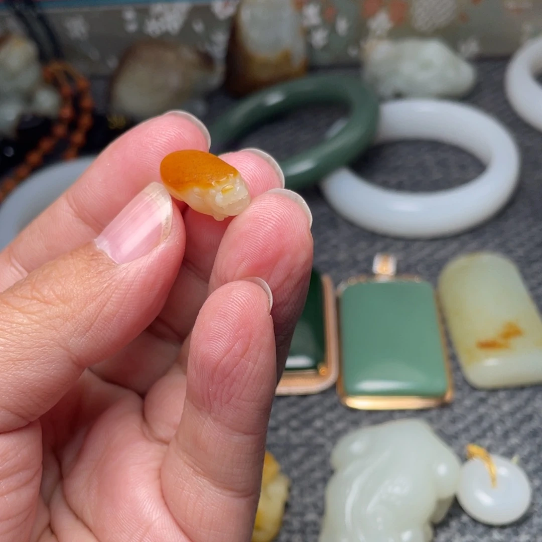 南***家和田玉未镶嵌颈饰
