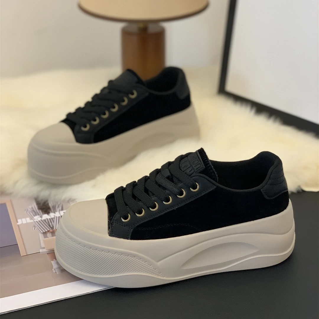 韩版厚底增高小白鞋2025秋季简约百搭舒适学院风系带轻便超火板鞋