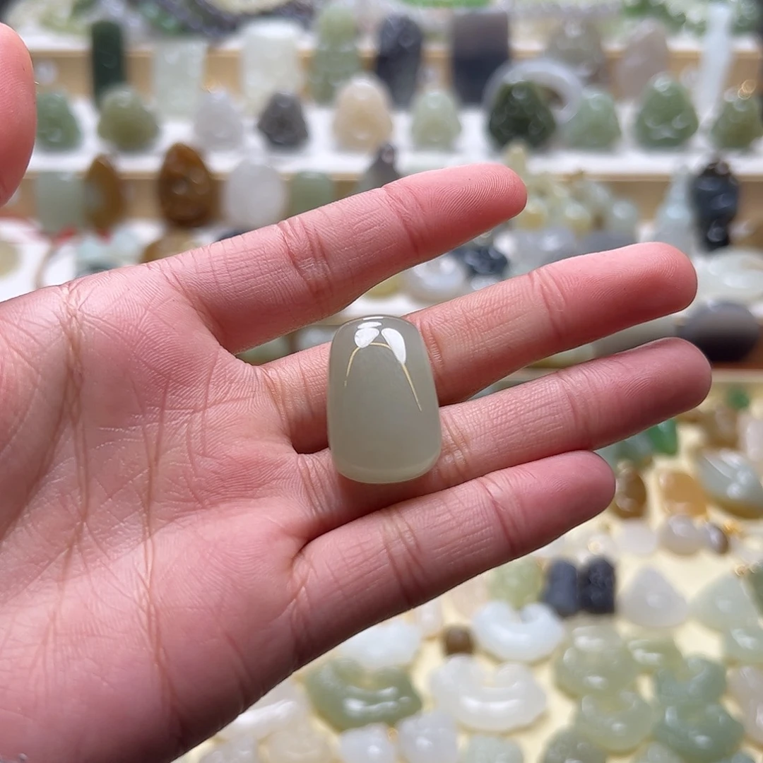 和田玉吊坠(赠链)18K金镶嵌快**头