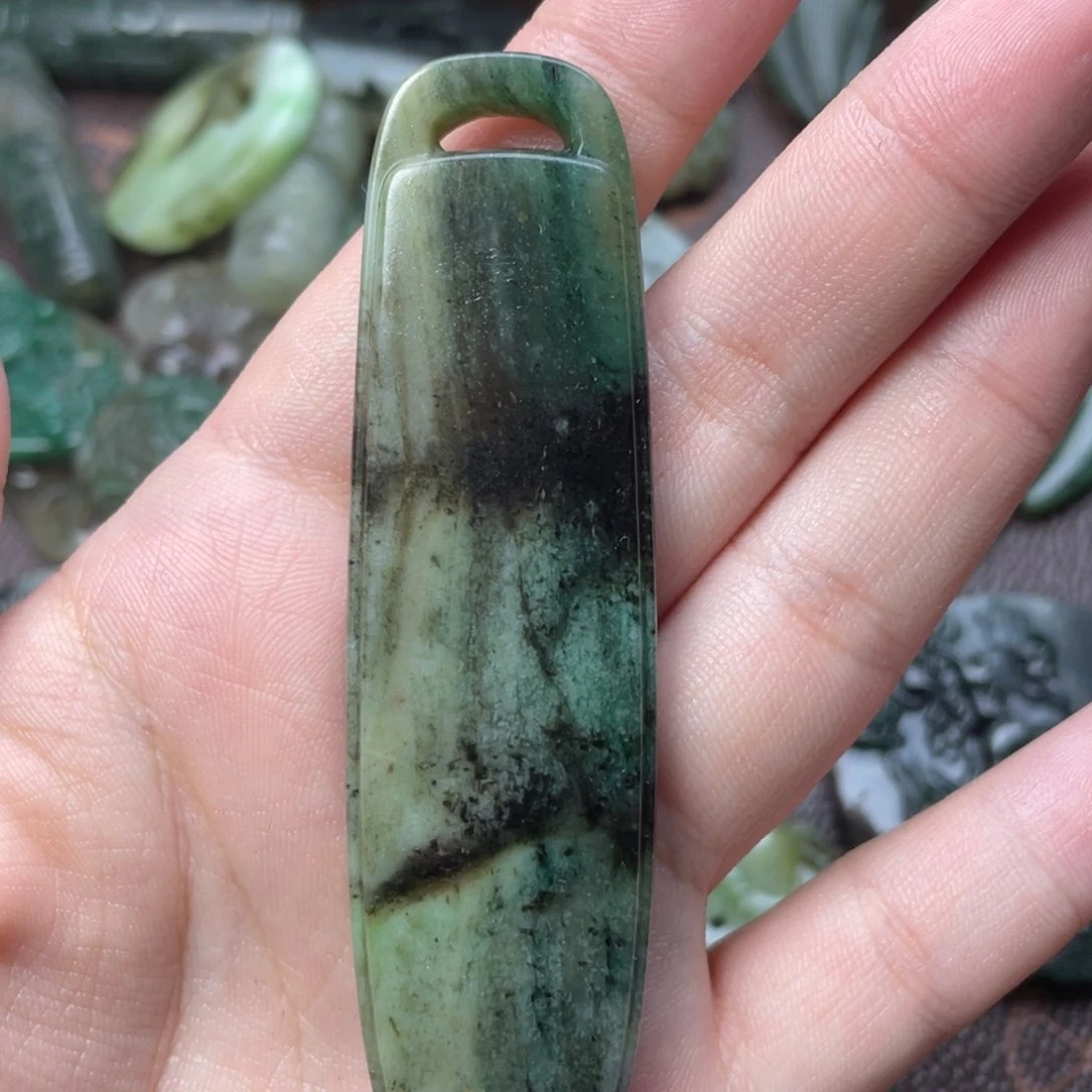 独山玉未镶嵌颈饰