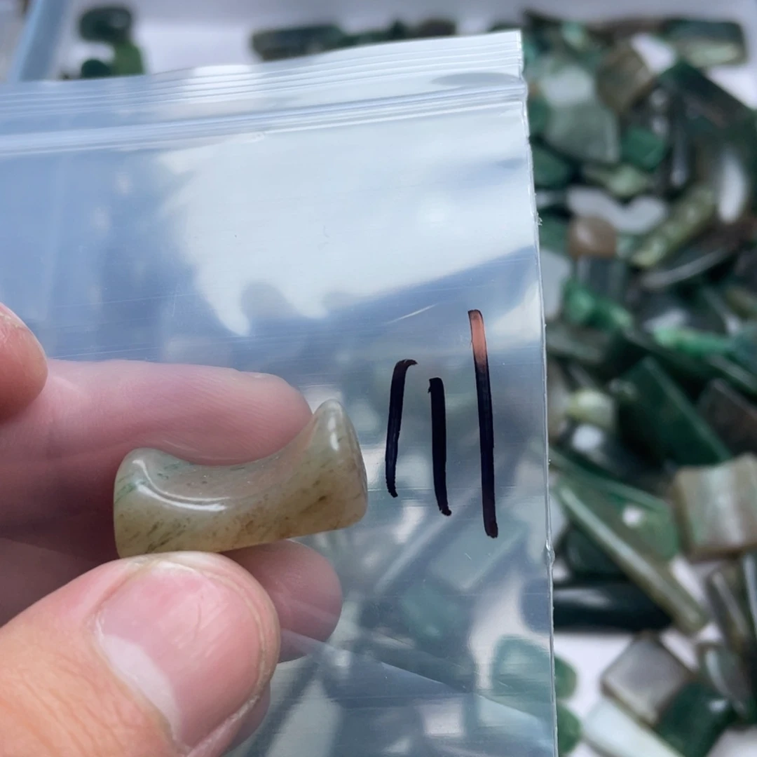 独山玉未镶嵌珠宝半成品