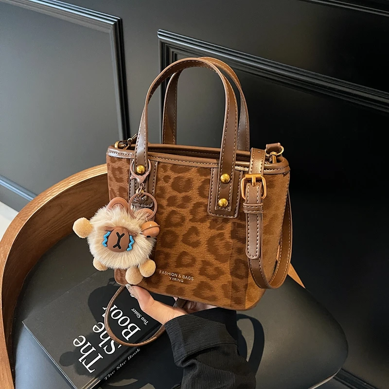 小众超火豹纹手拎包包女式2024新款斜挎水桶包高级质感流行单肩包