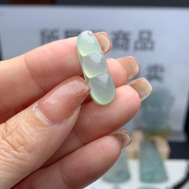 定制翡翠未镶嵌兔***了天然翡翠