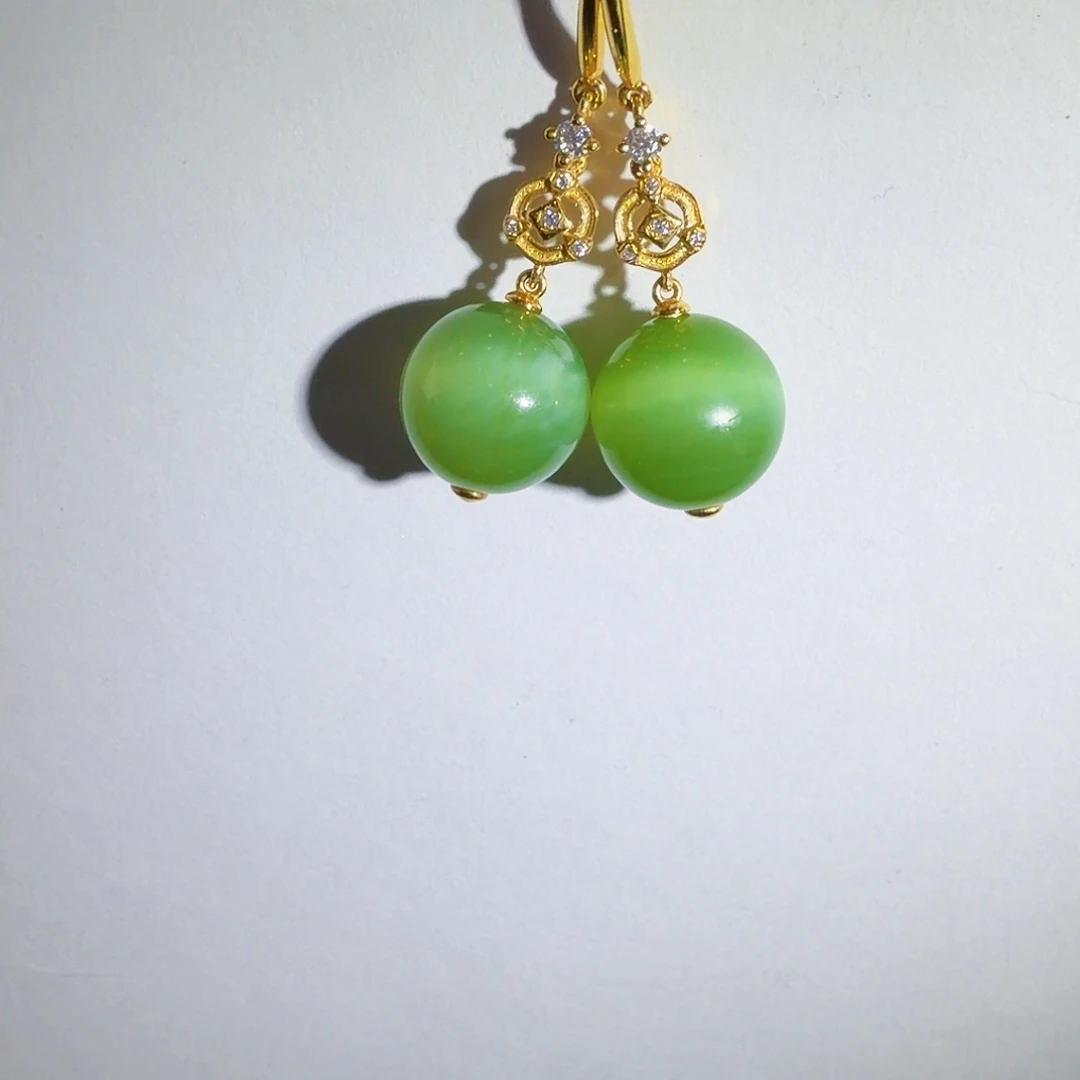 18K金镶嵌和田玉（碧玉）耳饰