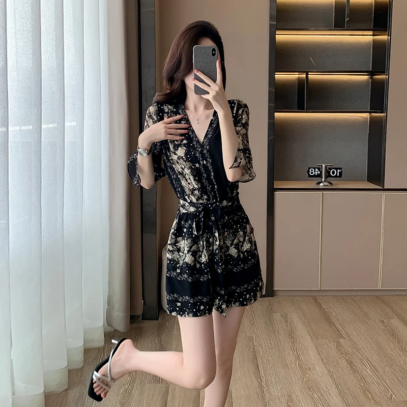 2025新款女装小个子高腰连体裤女夏设计感修身显瘦印花阔腿短裤