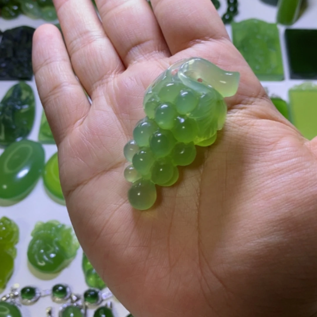 【闪购商品】蛇纹石玉颈饰未镶嵌淡*