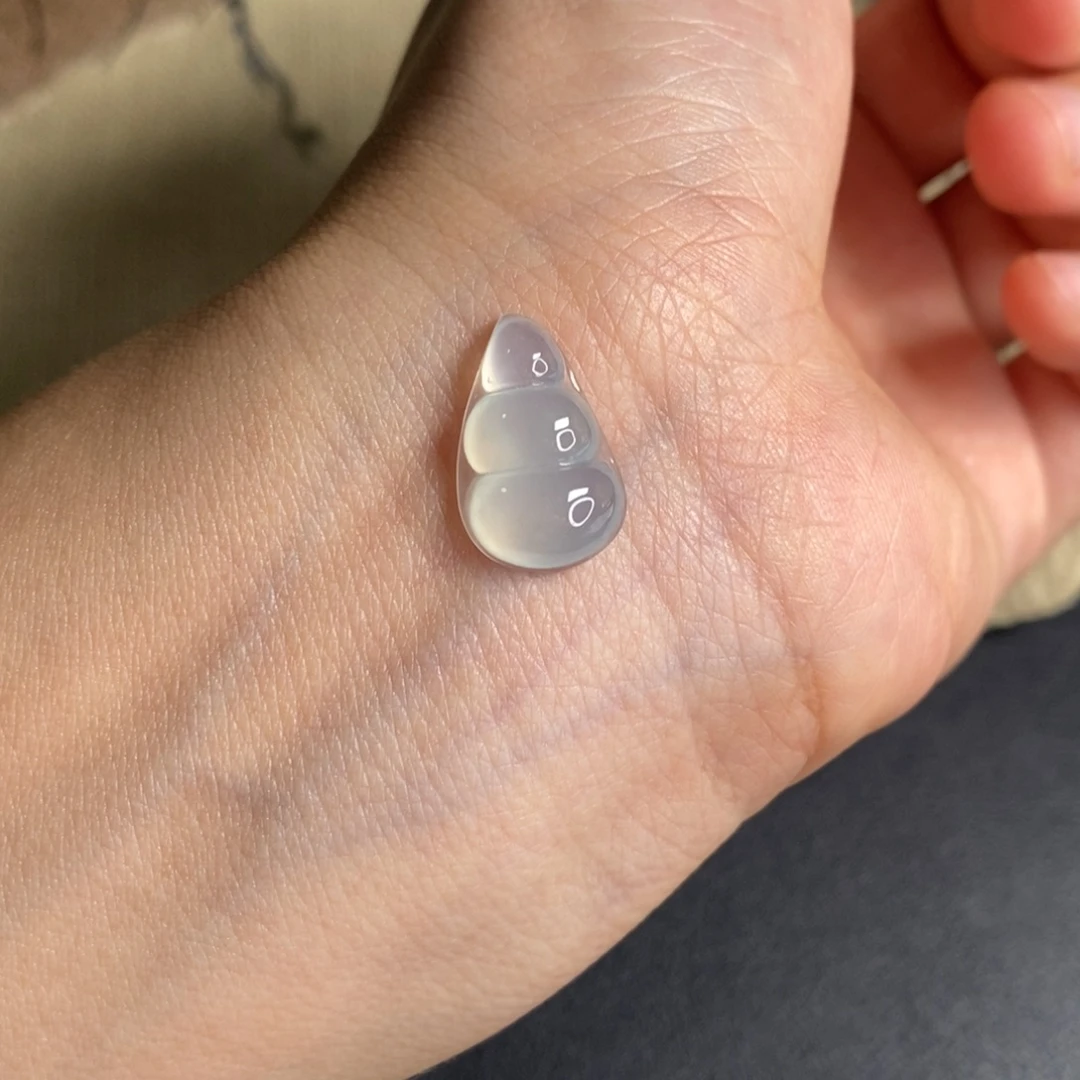 翡翠未镶嵌颈饰豆子