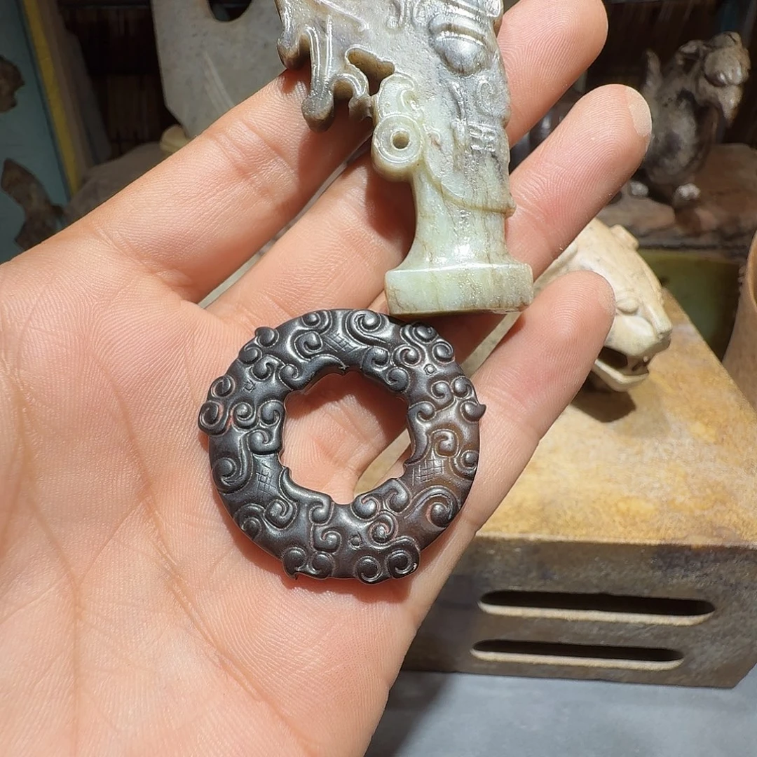 王***甯和田玉（糖玉）未镶嵌颈饰