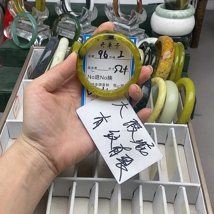 蛇纹石玉未镶嵌手镯