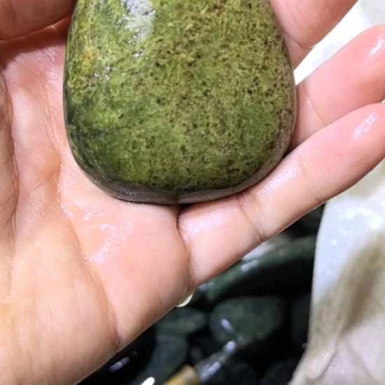 先***谈有机玻璃藏玉药王石原石一个