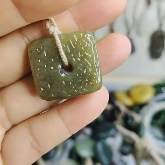 和田玉（糖玉）未镶嵌颈饰