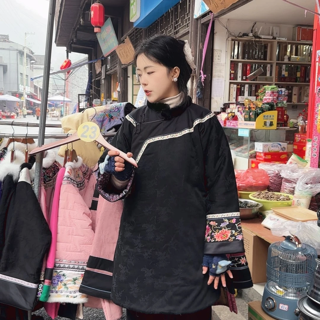 姐****湘西苗族刺绣加厚130左右的吗