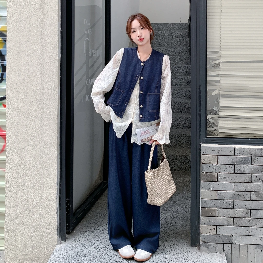 大方得体穿搭一整套女早秋新款套装牛仔马甲阔腿裤蕾丝衫三件套
