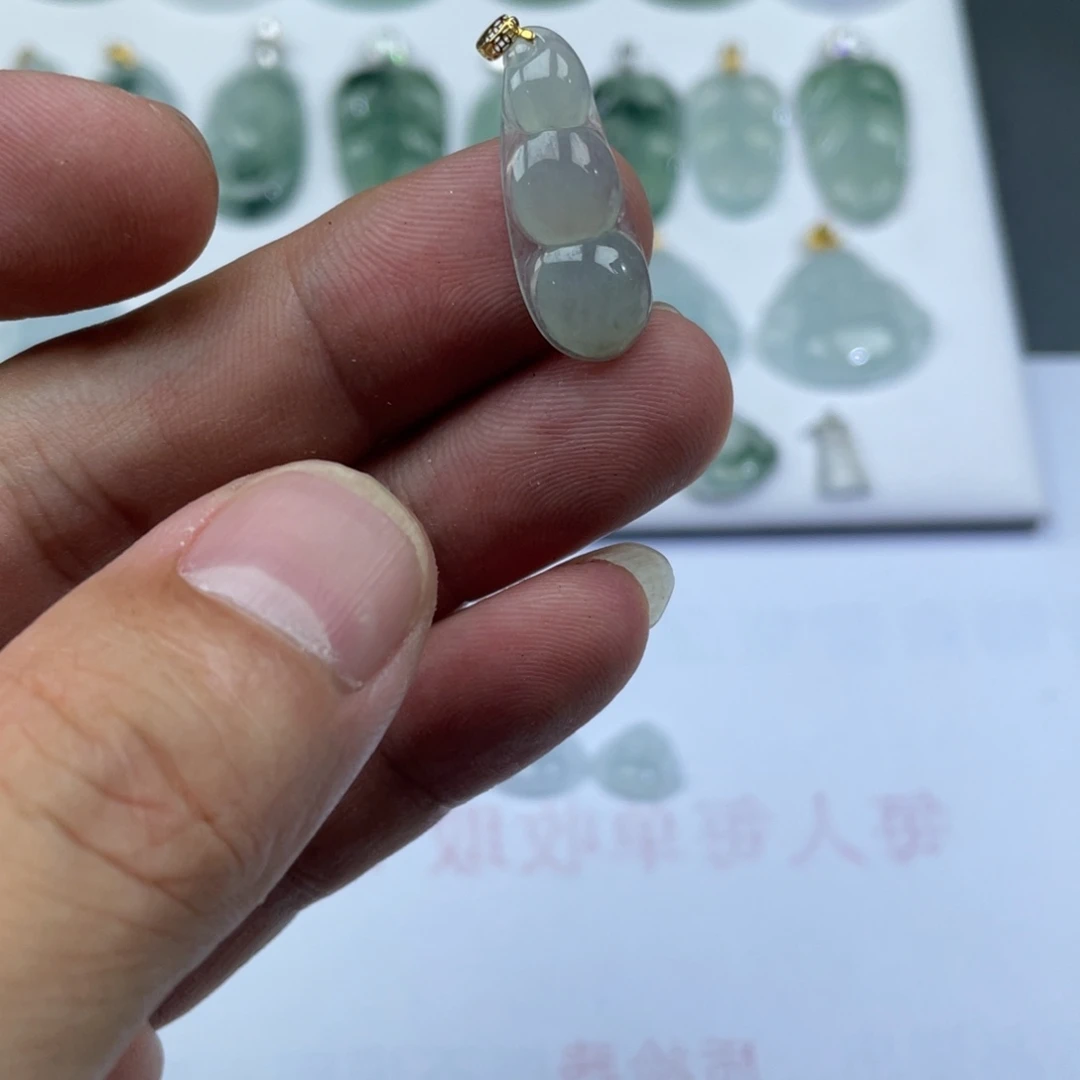 翡翠18K金镶嵌颈饰1111