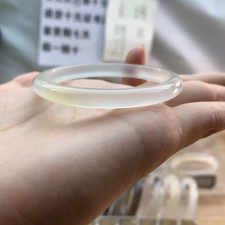 玛瑙/玉髓手镯未镶嵌a***n