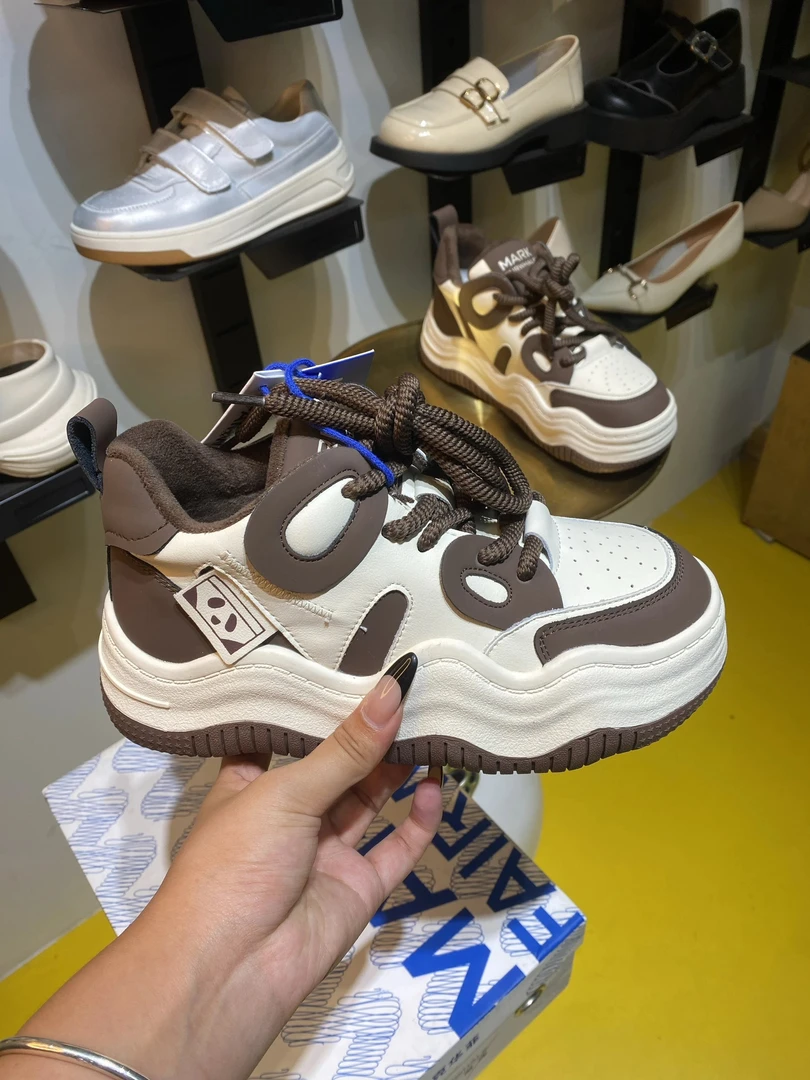 【文西】真皮加绒休闲鞋高帮休闲板鞋运动休闲老爹鞋学生复古拼色94