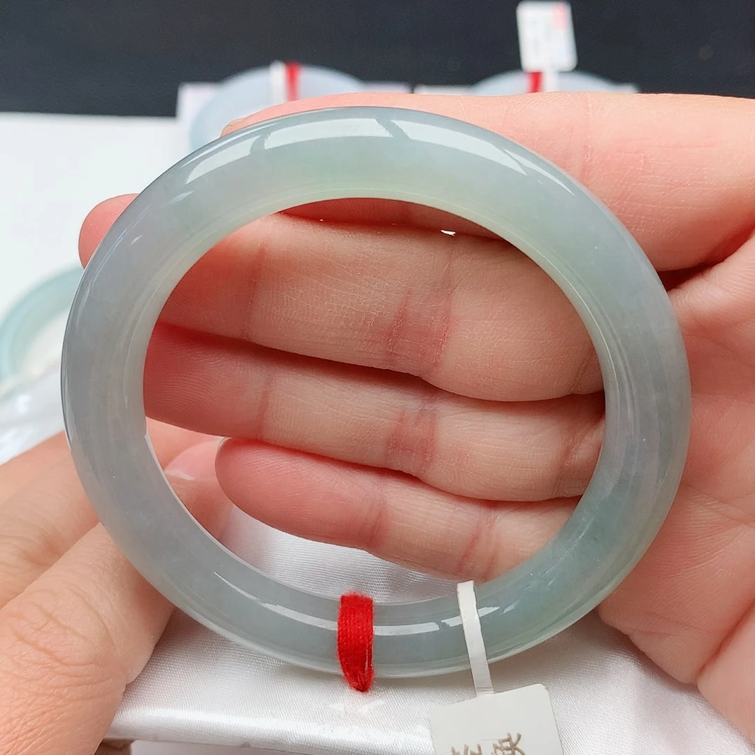 翡翠手镯未镶嵌天然翡翠