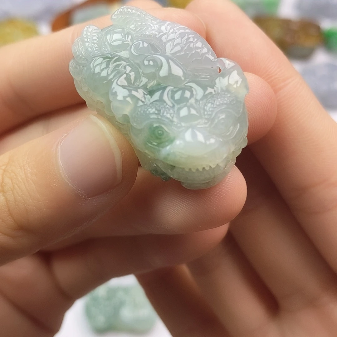 翡翠未镶嵌颈饰貔貅