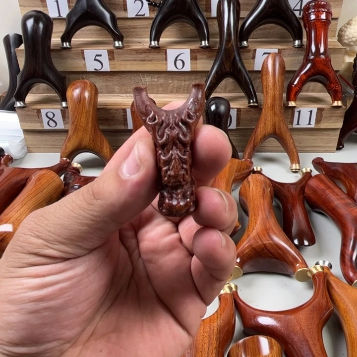 金星檀雕刻龙王挂件