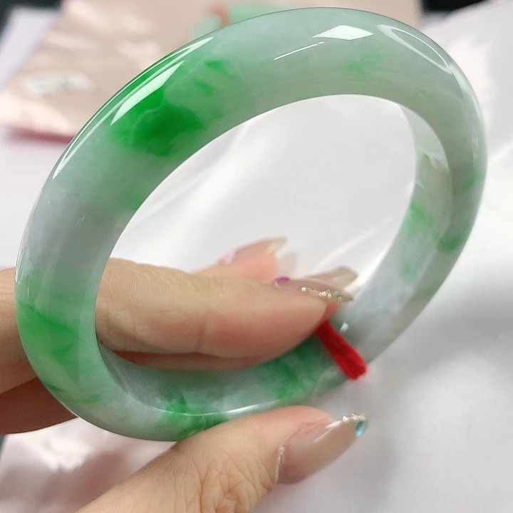 未镶嵌手镯翡翠，893