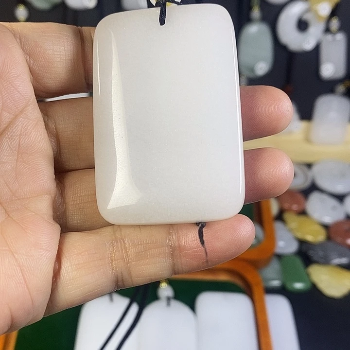 随***子石英质玉（金丝玉）未镶嵌颈饰