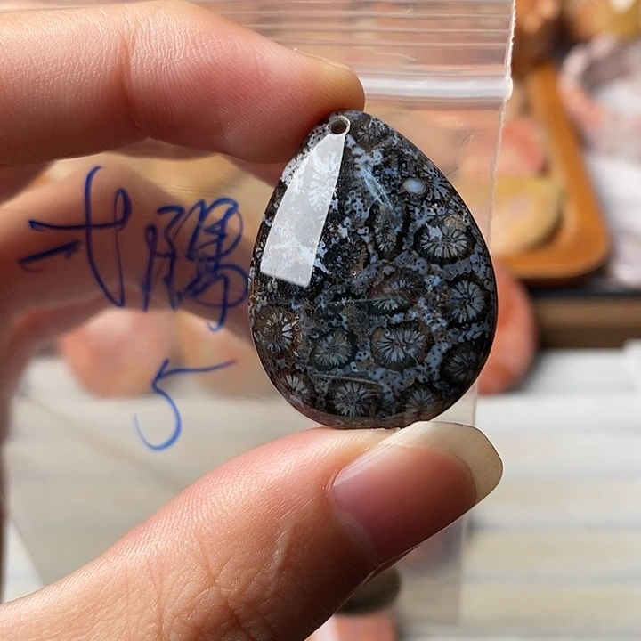 ≧***隅硅化玉未镶嵌吊坠