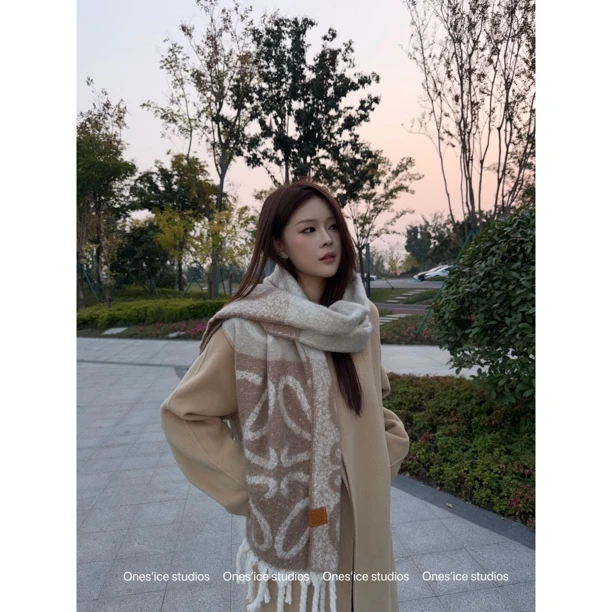 婧的Ones’ice•马海毛提花刺绣围巾空气蓬感