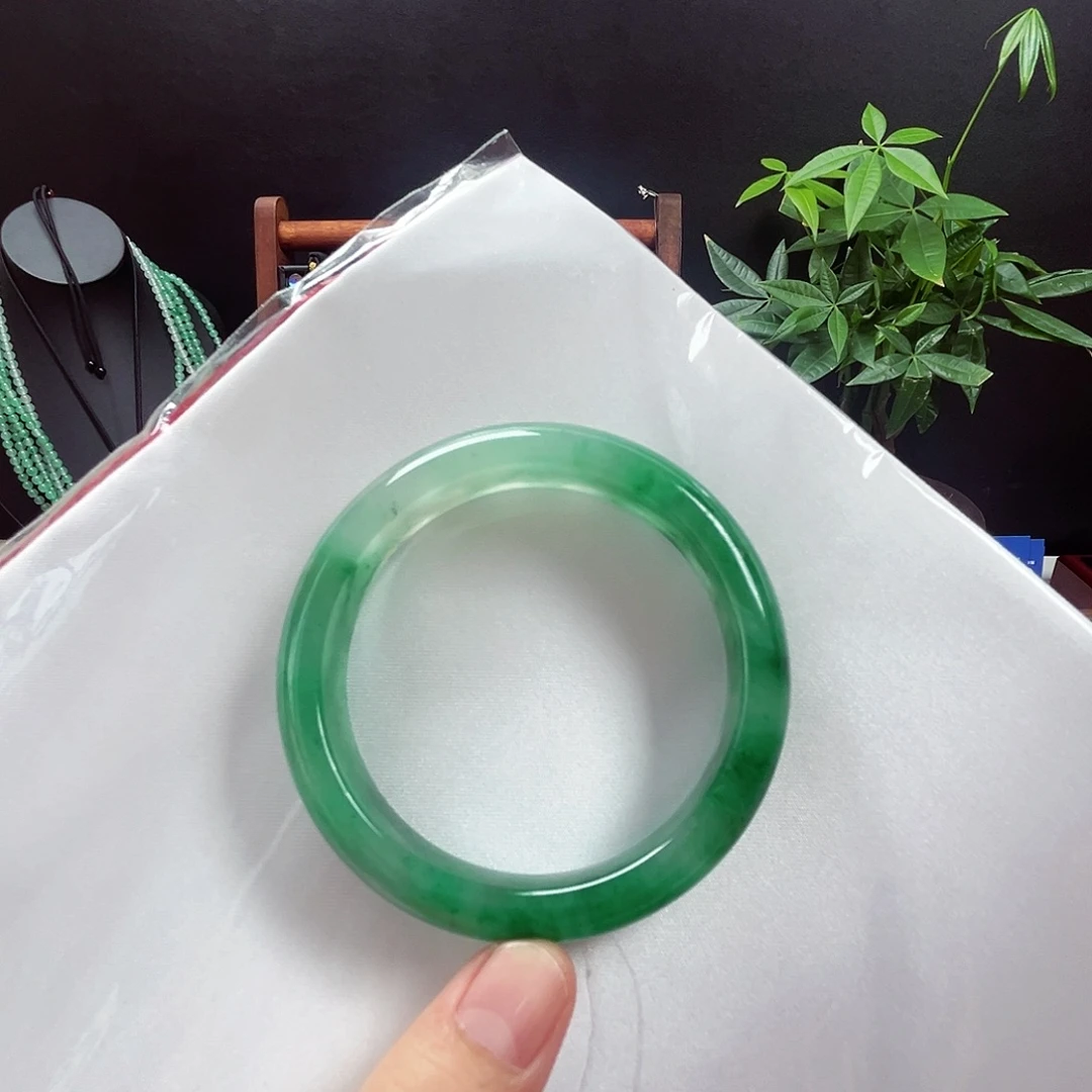 未镶嵌手镯石英质玉55.4