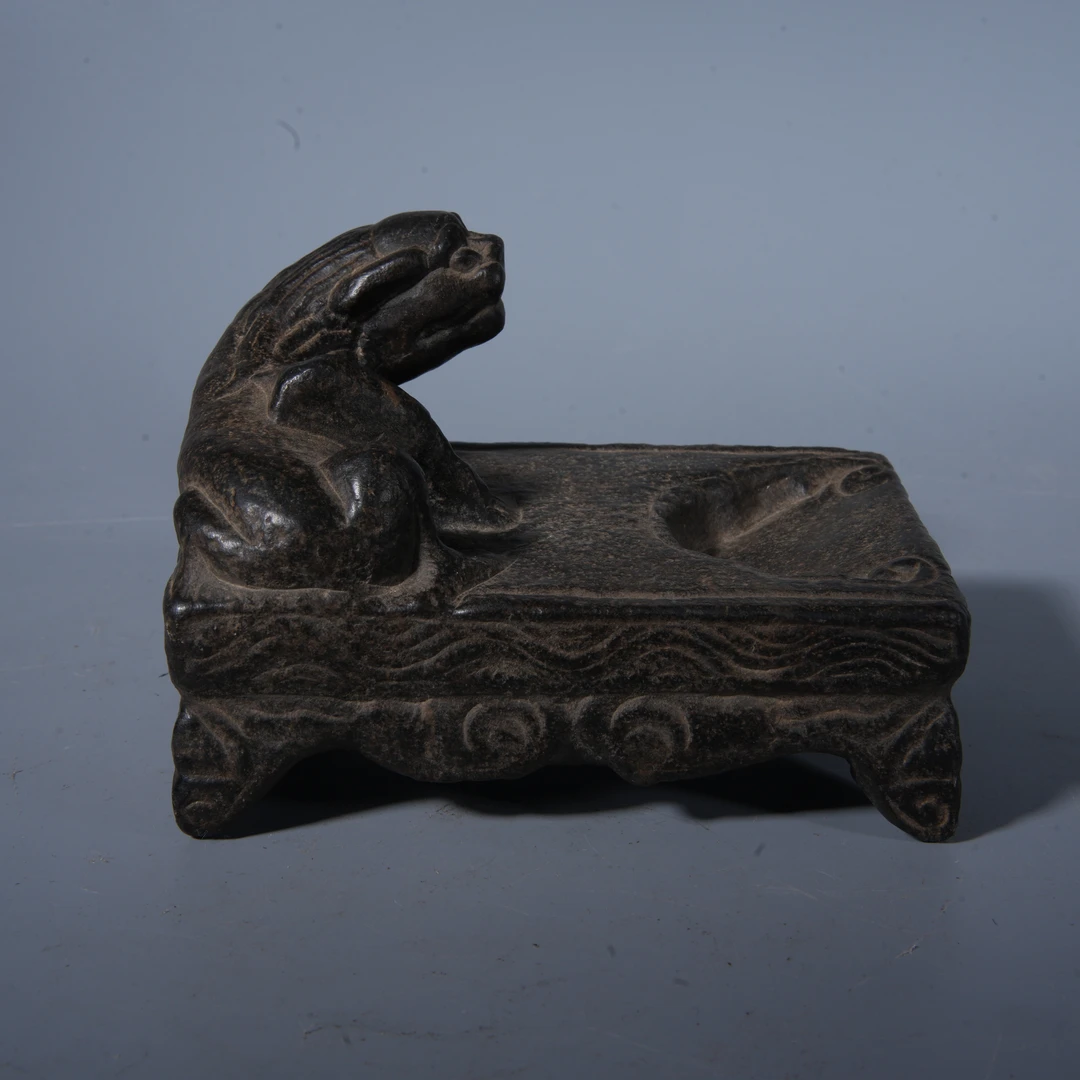 Tgz16 明代 瑞兽石砚