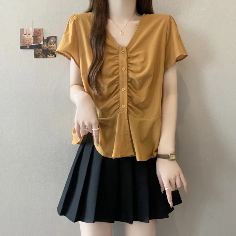 大码短袖夏季衬衫上衣女2025遮肚胖MM设计感褶皱V领时尚收腰小衫