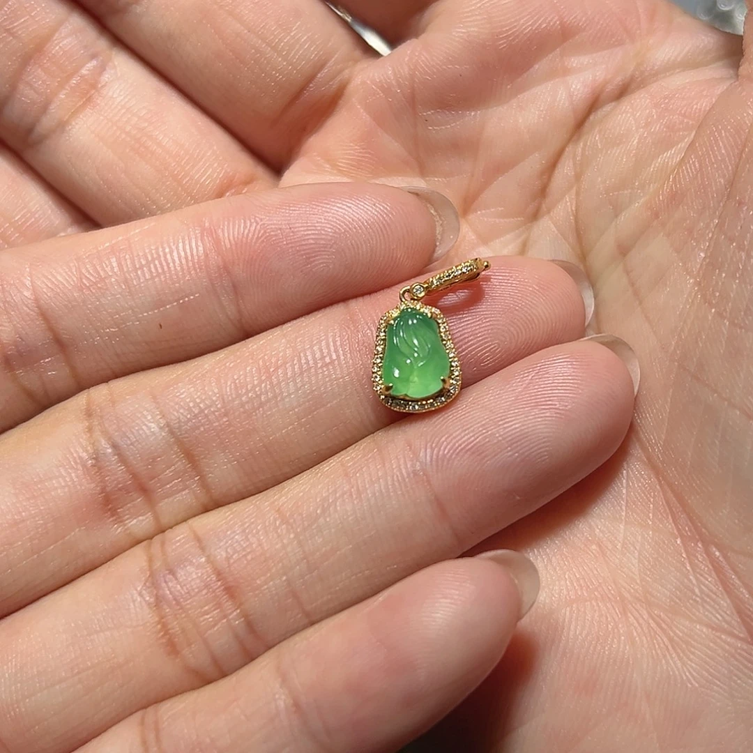 翡翠18K金镶嵌颈饰