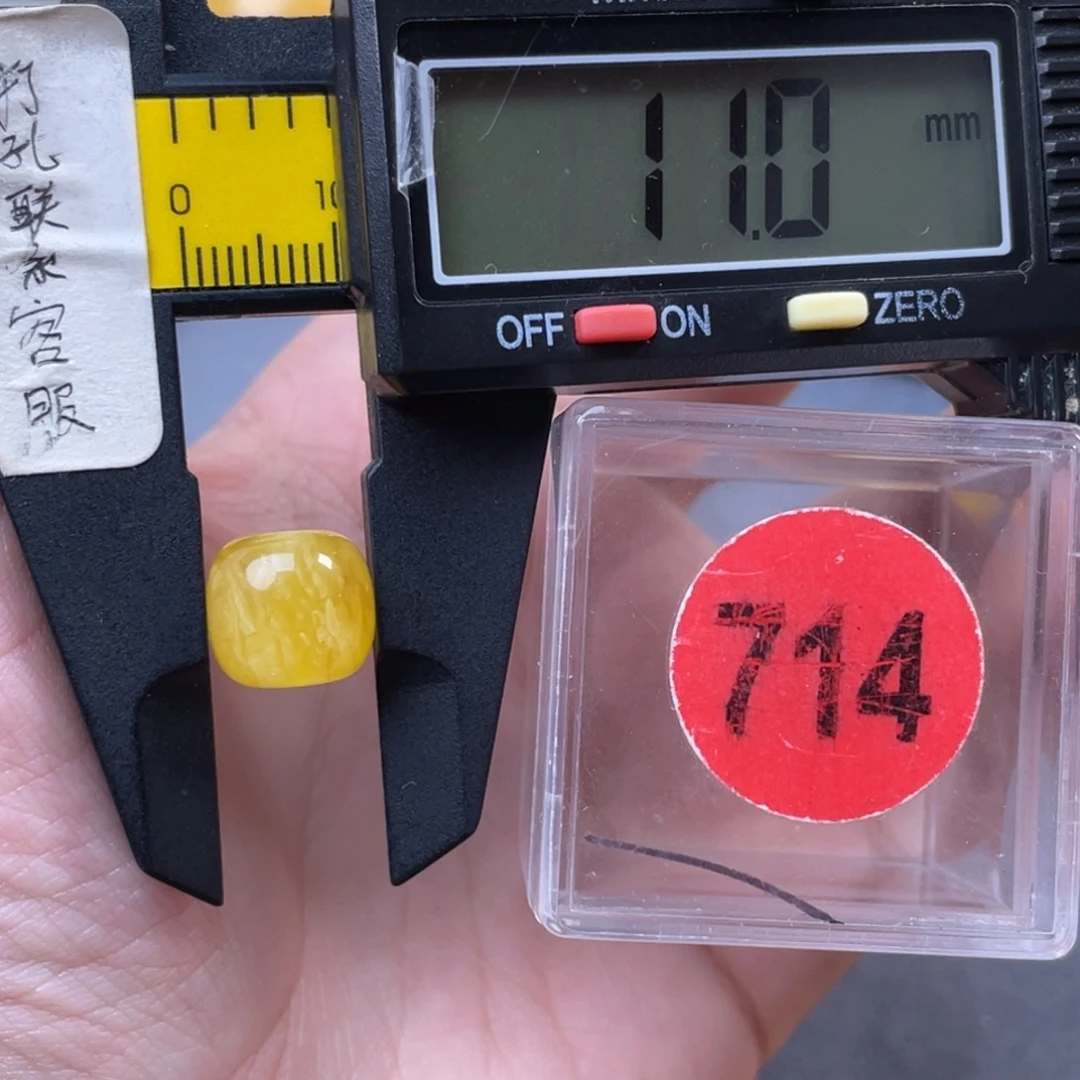 蜜蜡未镶嵌珠宝奇石
