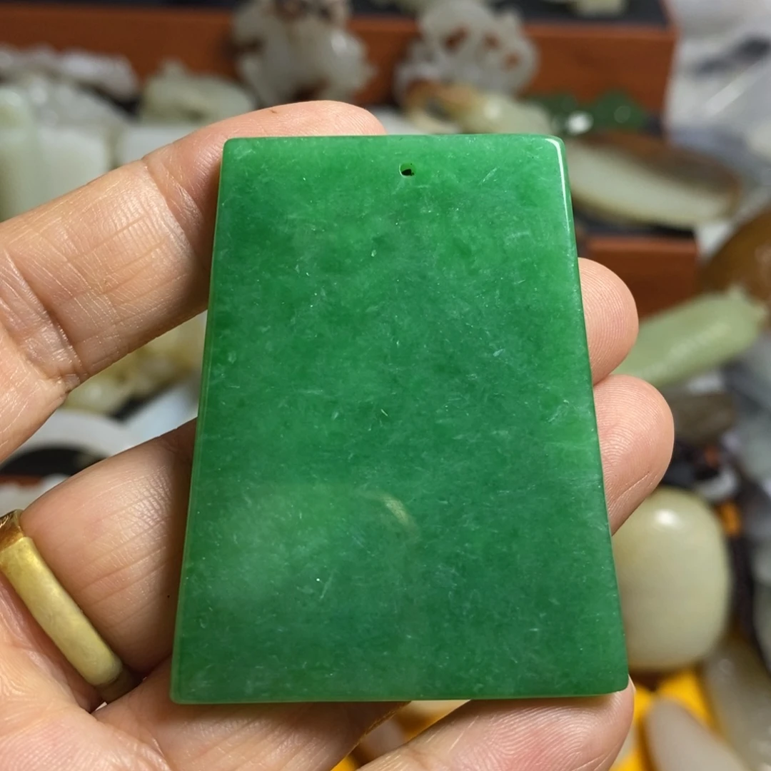 颈饰未镶嵌和田玉（糖玉）