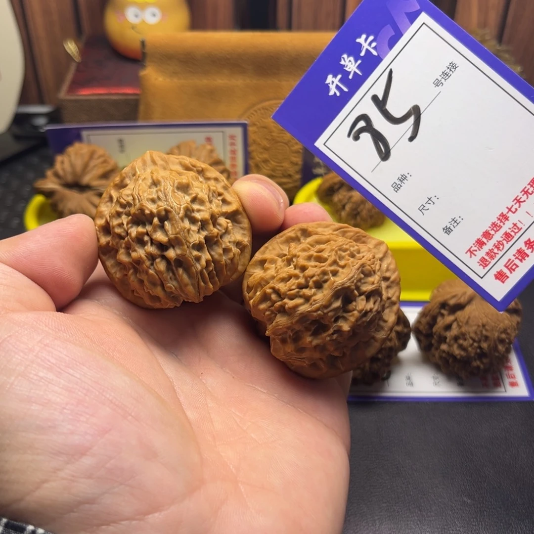 文玩核桃吊坠42金麒麟